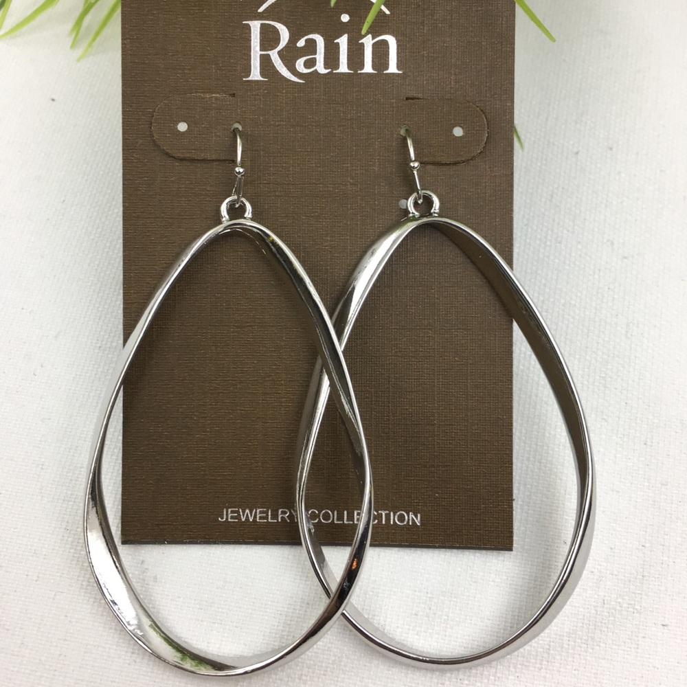 Teardrop hoop earrings